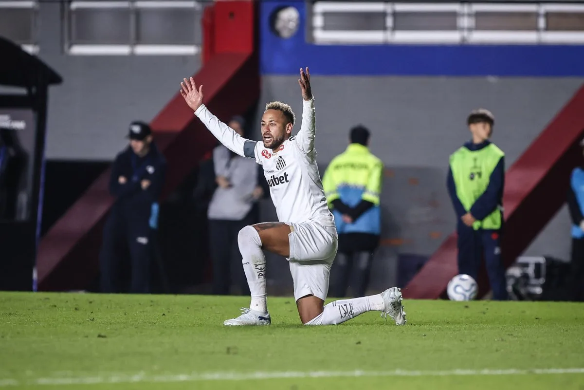 Jornal espanhol exalta atuação de Neymar em jogo do Santos: ‘Lampejos de genialidade’