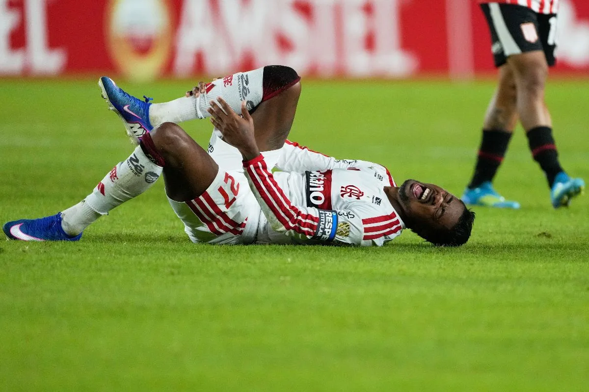 Marcas da guerra! Royal tem fratura no nariz e Bruno Henrique sofre lesão no pé direito