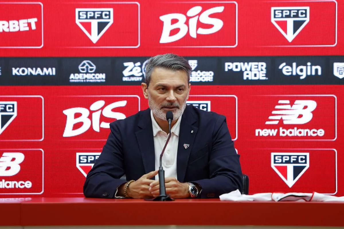 Pressão aumenta no São Paulo: organizada vai ao CT e cobra saída de Rui Costa