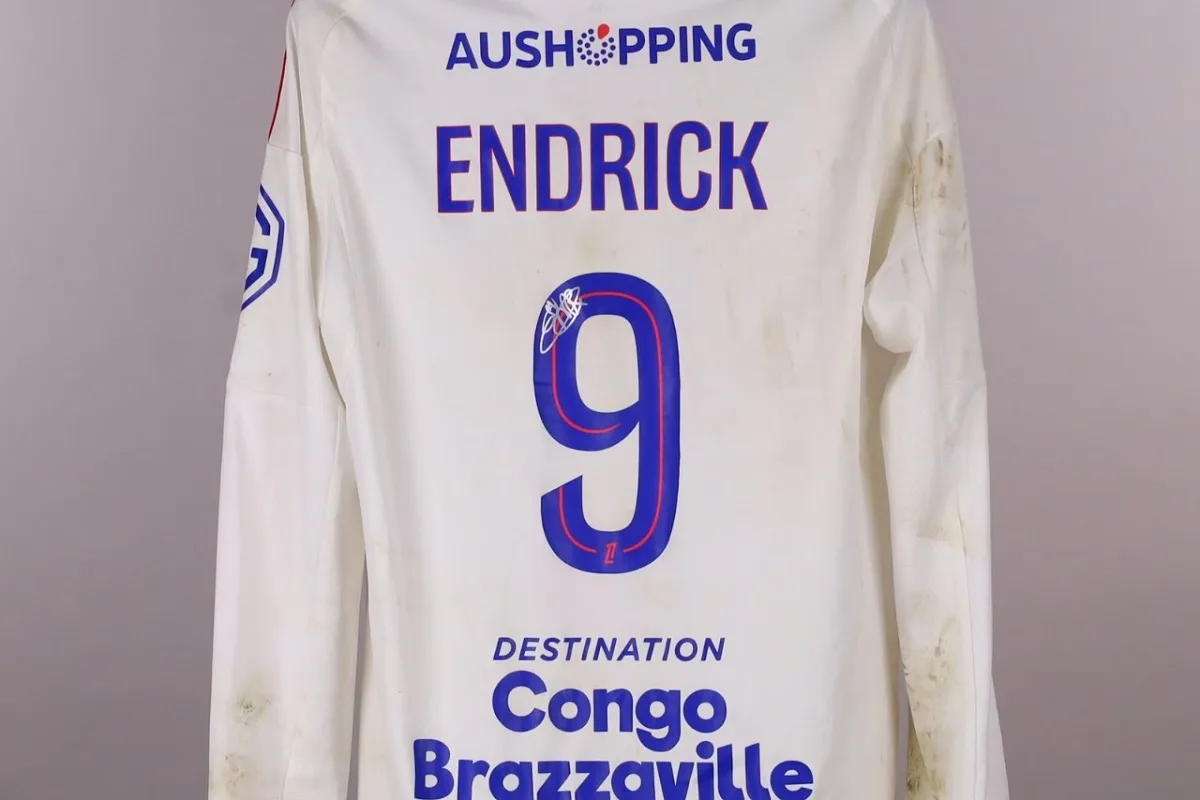 Camisa que Endrick usou contra o PSG é leiloada; veja por quanto saiu