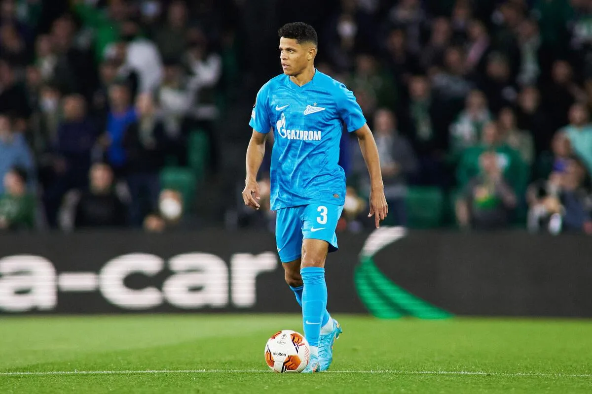 Flamengo mira reforços para a lateral e acelera busca no mercado internacional