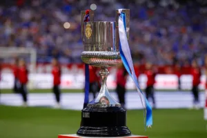 Futebol na TV hoje: sábado (18) tem Brasileirão, clássicos e final de copa