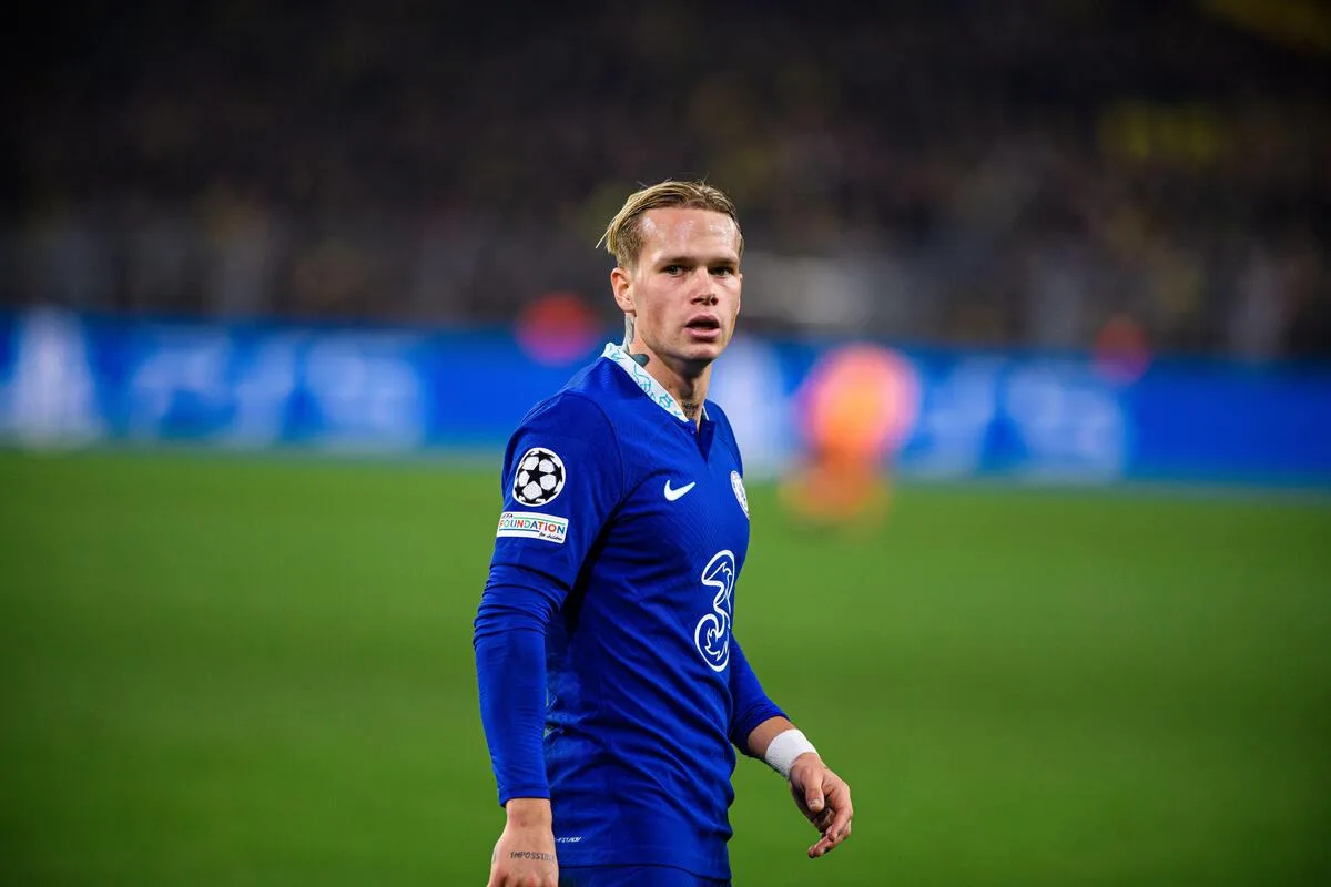 Jogador de R$ 400 milhões do Chelsea é suspenso por quatro anos