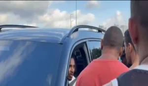 Pressão aumenta no Corinthians e torcida cobra elenco no CT com ameaças