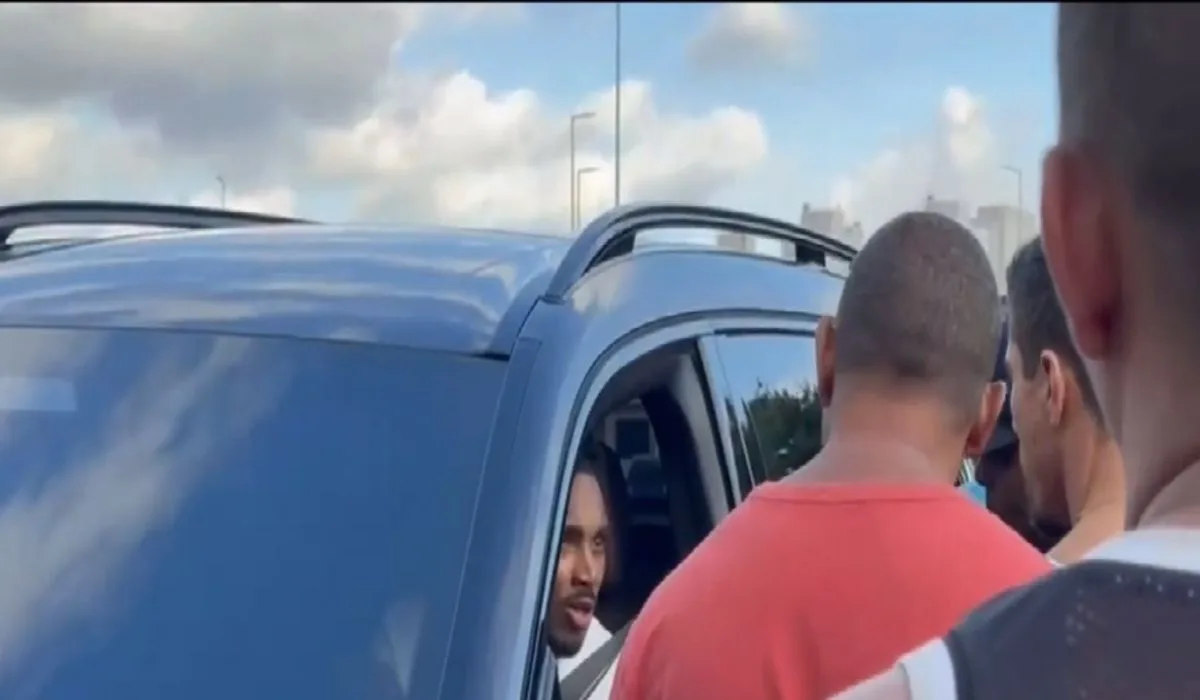 Pressão aumenta no Corinthians e torcida cobra elenco no CT com ameaças