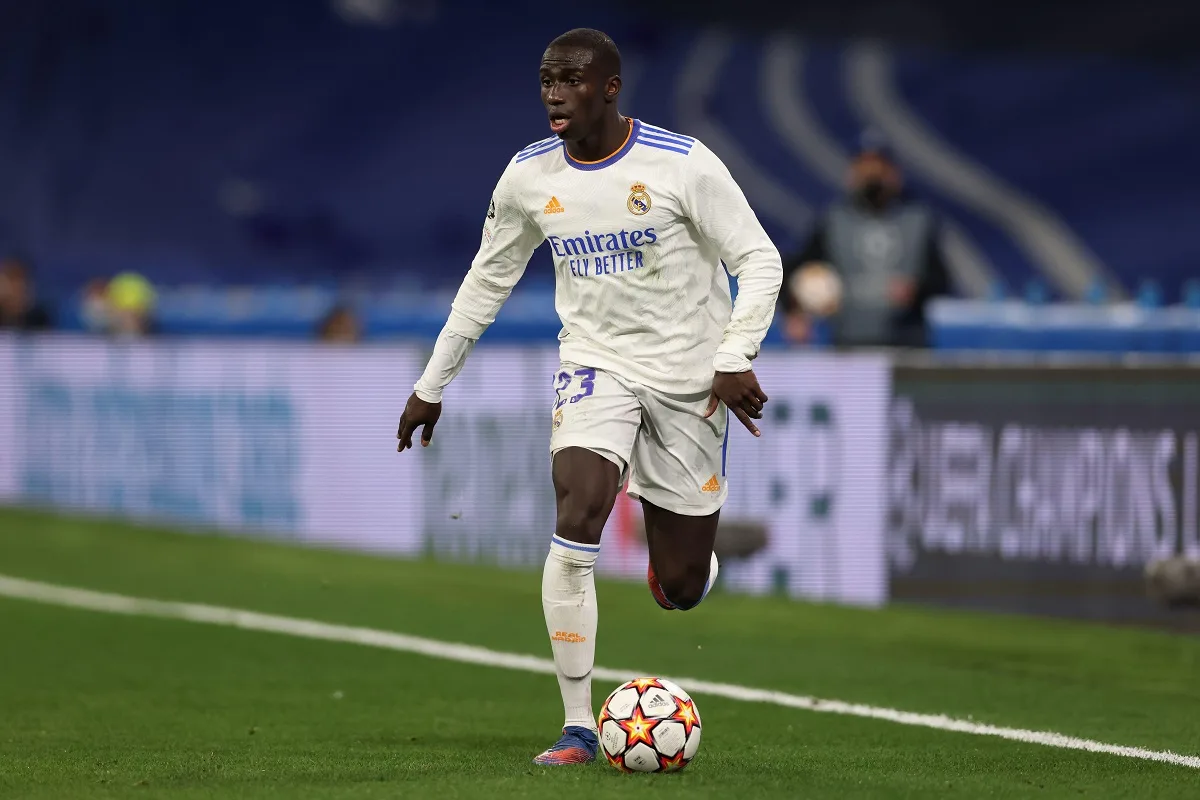 Lateral do Real Madrid cogita aposentadoria após nova lesão grave