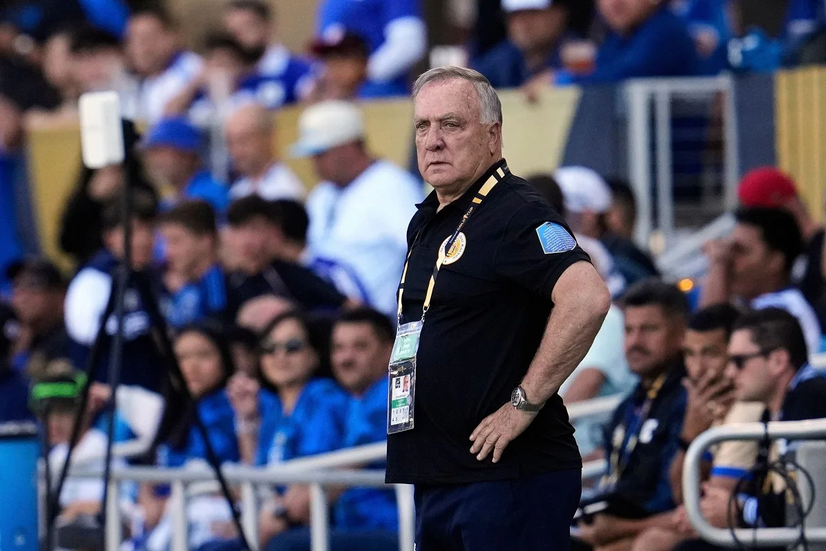 A um mês da Copa, seleção do grupo da Alemanha “recontrata” treinador