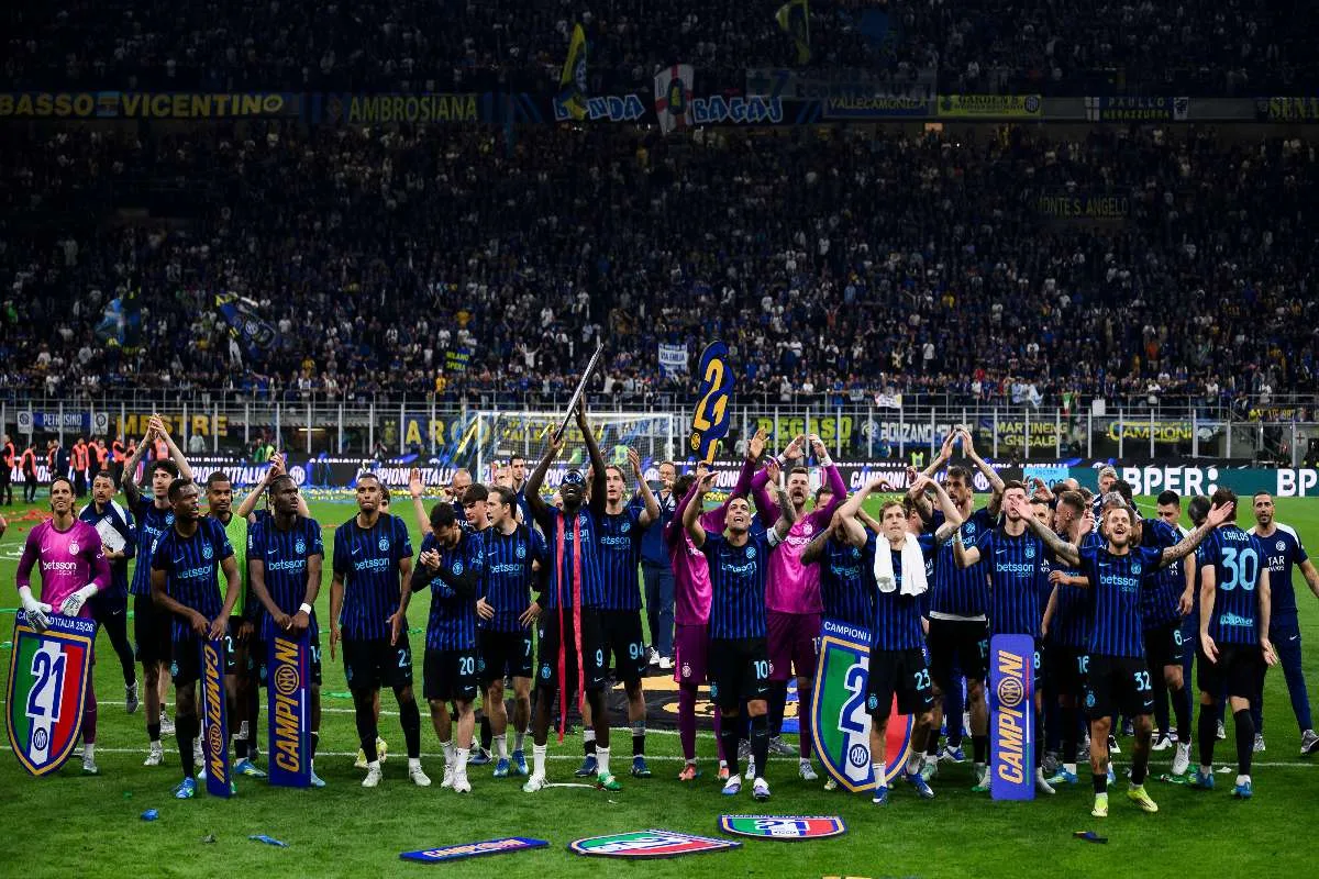 Inter vence Parma e conquista título italiano com festa no San Siro