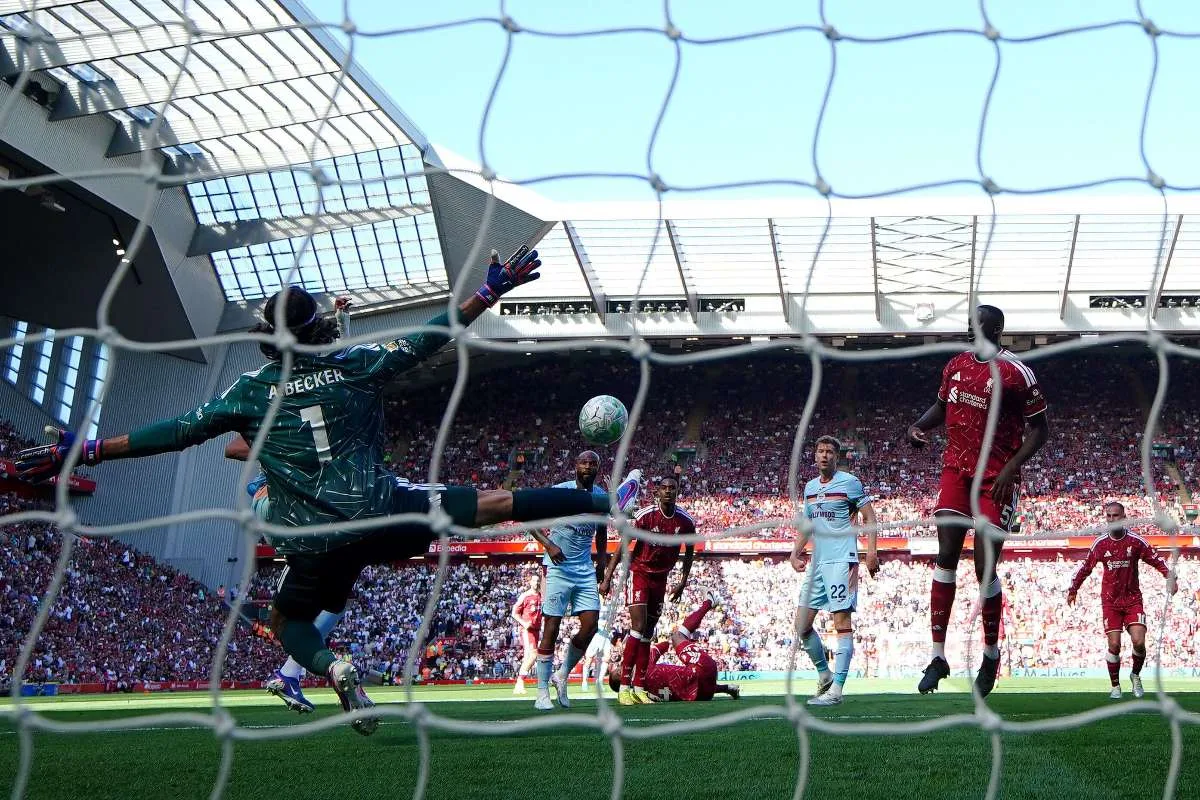Alisson retorna ao Liverpool e Seleção Brasileira ganha reforço importante antes da Copa do Mundo
