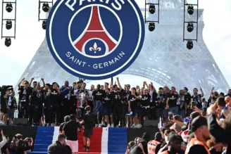 PSG na Torre Eiffel