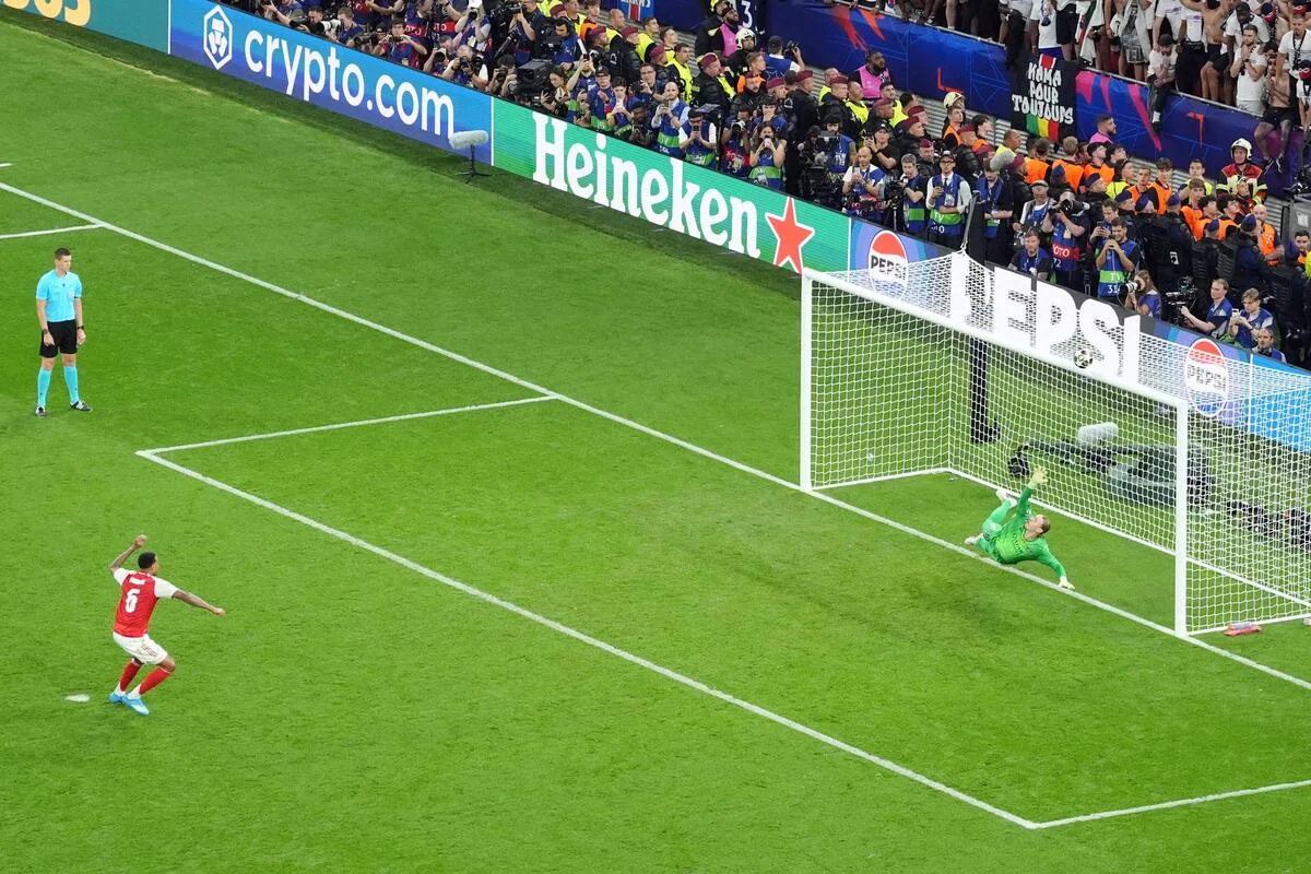 Brasileiro convocado é vilão e PSG é campeão da Champions contra o Arsenal