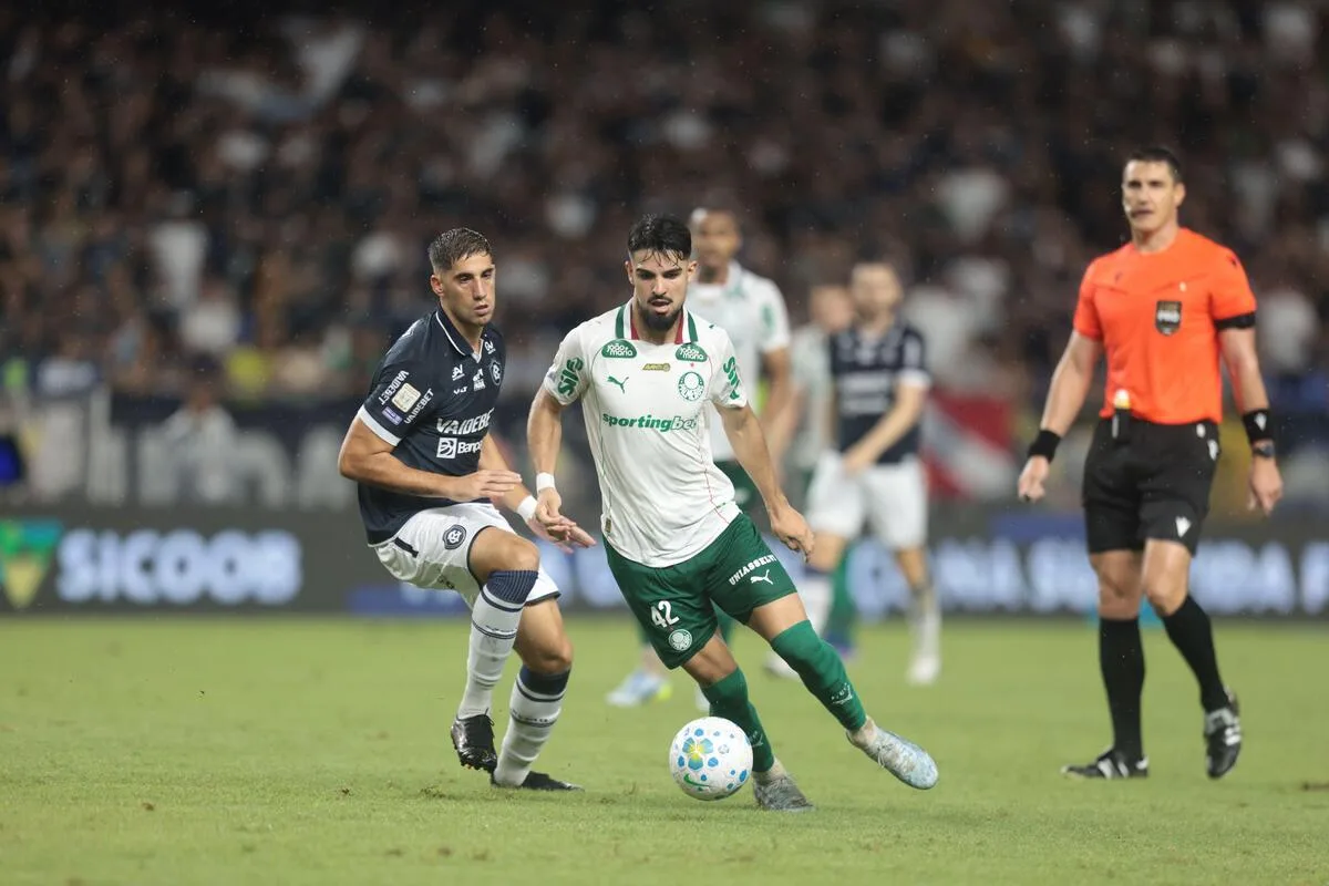 CBF divulga áudio do VAR e expõe justificativa para gol anulado do Palmeiras contra o Remo