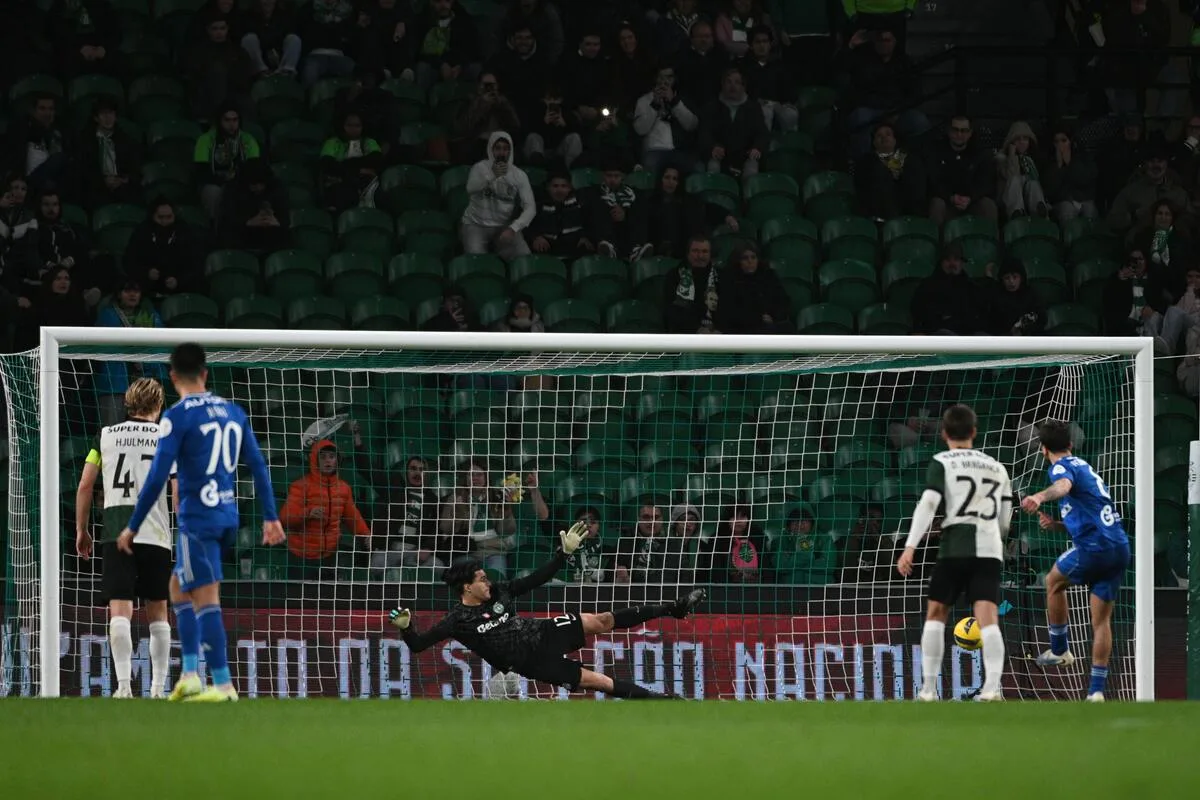 Sporting monitora ex-Palmeiras e pode investir R$ 20 milhões por destaque do AVS SAD