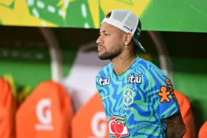 Neymar permanece em tratamento e não viajará para amistoso contra o Egito