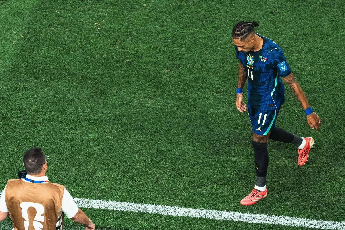 Lesão de Raphinha preocupa o Brasil para a sequência da Copa do Mundo