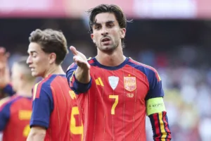 Futebol na TV hoje: saiba onde assistir à estreia da Espanha e mais nesta segunda (15)