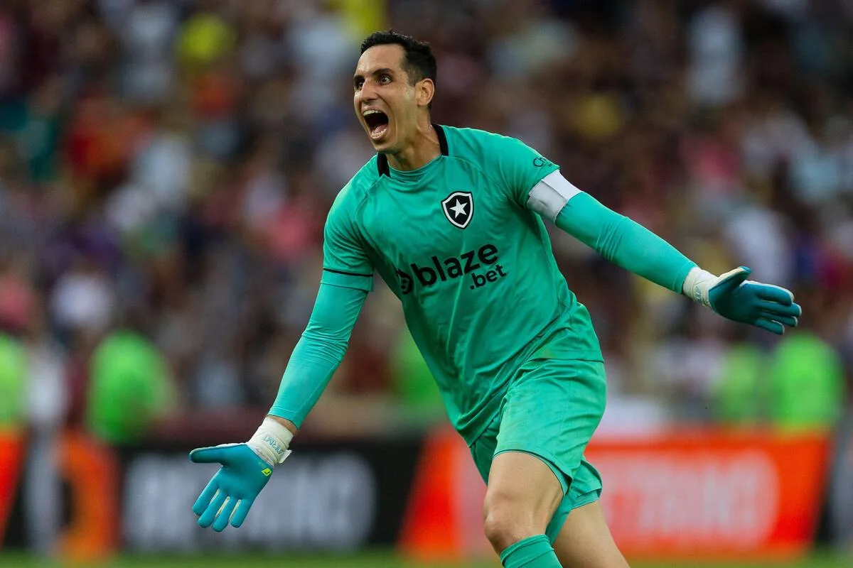 Botafogo busca goleiro no mercado e monitora quatro nomes para a próxima janela