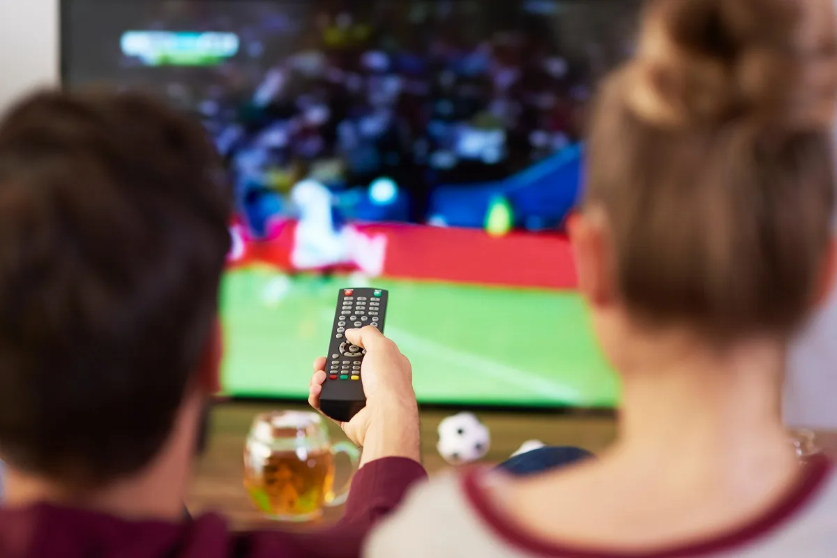 Futebol na TV hoje: semana da Copa do Mundo começa com amistosos nesta segunda (8)