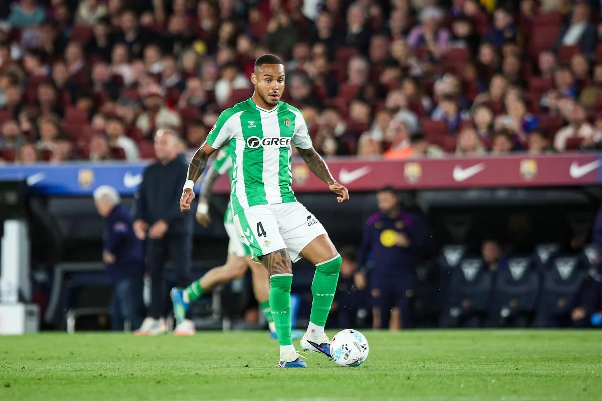 Ex-Flamengo entra na mira do Barcelona após se destacar no Betis