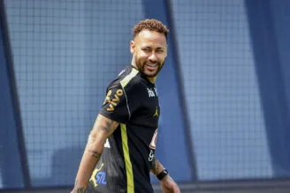 Neymar em treino da Seleção