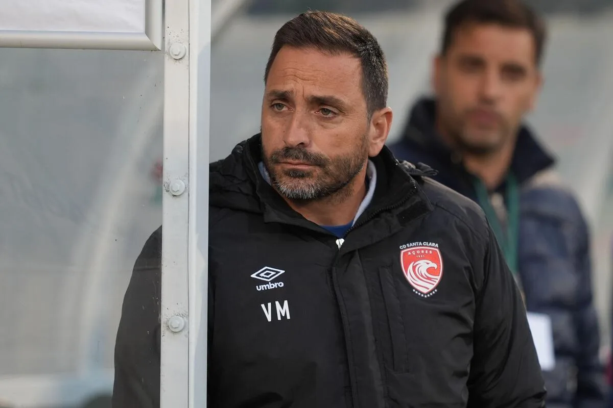 Vasco negocia com técnico português para sequência da temporada
