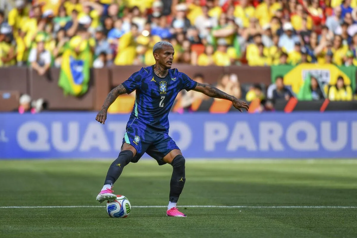 Ancelotti confia em recuperação de Wesley, mas fala em “boas opções” para troca por corte