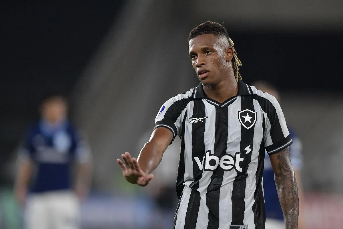 Danilo descarta ida para a Rússia e aguarda proposta de grandes ligas da Europa