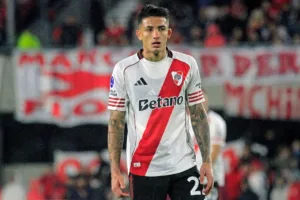 Vasco abre negociação por Castaño, do River, enquanto impasse por Sosa segue sem solução