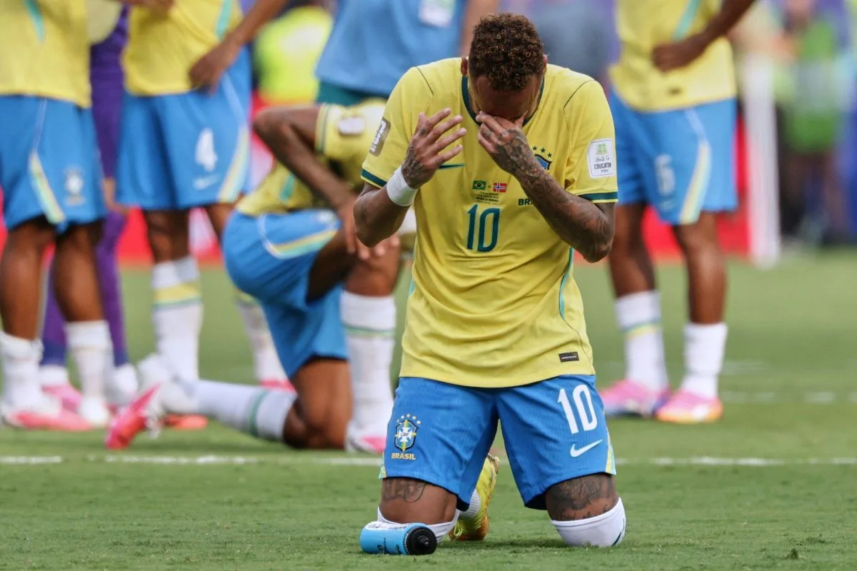 Neymar chora após eliminação do Brasil e iguala Thiago Silva com quatro Copas sem título
