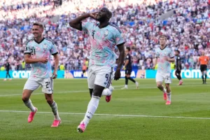Futebol na TV hoje: confira a lista de transmissões da sexta-feira (10)
