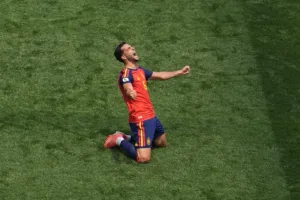 Espanha vence Bélgica com falha de substituto de Courtois e enfrenta França na semifinal da Copa