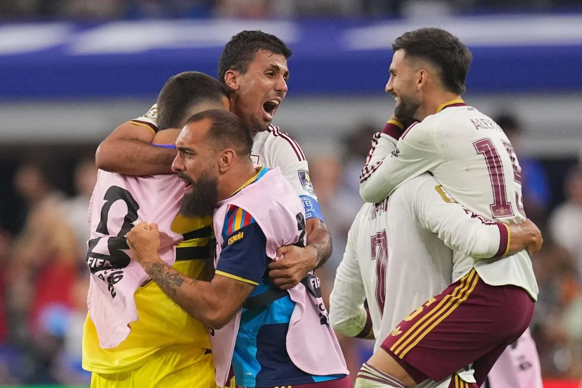 Espanha controla a França, segura Mbappé e volta à decisão da Copa do Mundo depois de 16 anos