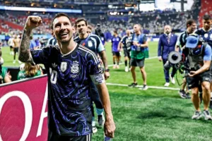 Messi exalta reação da Argentina: “Este grupo nunca deixa de acreditar”