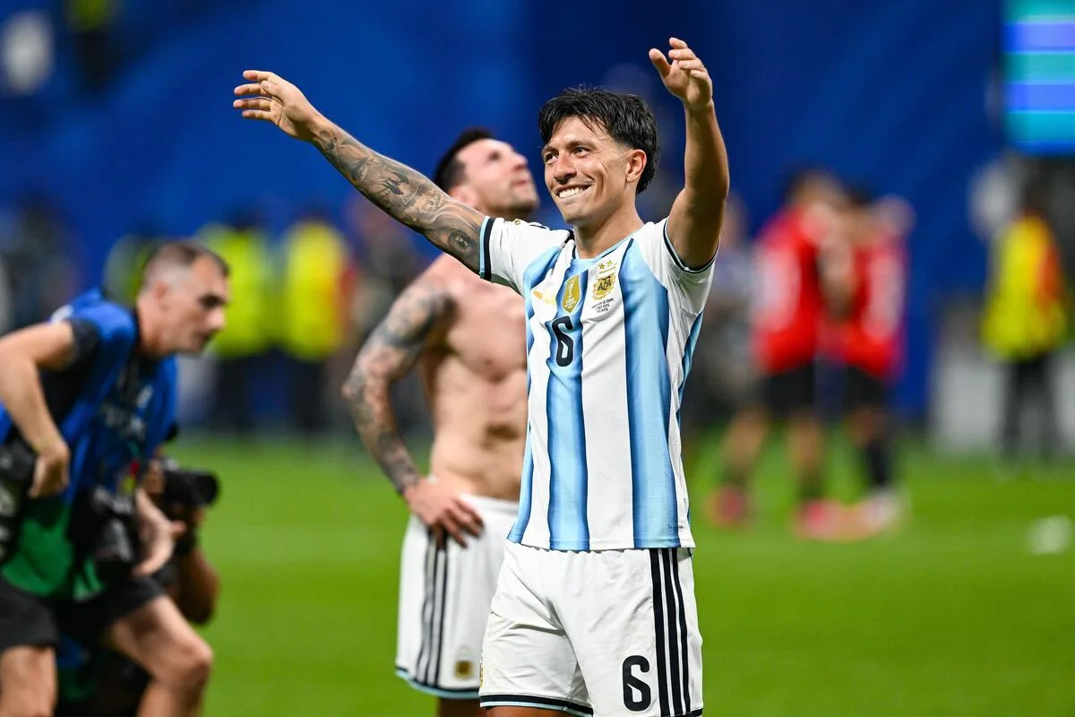 Lisandro Martínez rebate acusações de favorecimento à Argentina e elogia árbitros