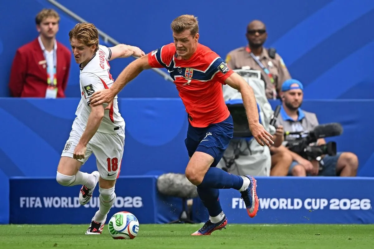 Sorloth sofre ataques após eliminação da Noruega na Copa e técnico faz forte desabafo