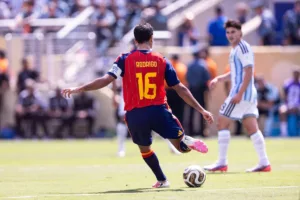 Rodri é eleito melhor da Copa do Mundo e Espanha domina prêmios