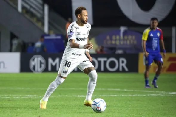 Neymar vai jogar no sintético? Cuca desconversa antes de Palmeiras x Santos