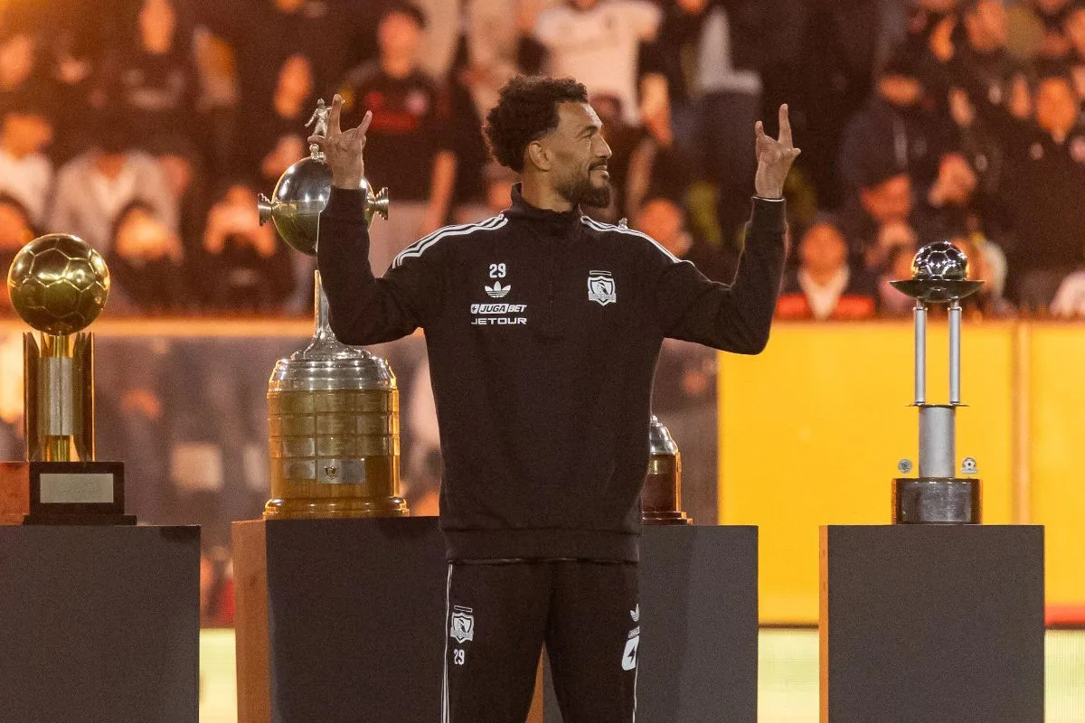 Colo-Colo promove grande festa para apresentar Vozinha diante de mais de 35 mil torcedores