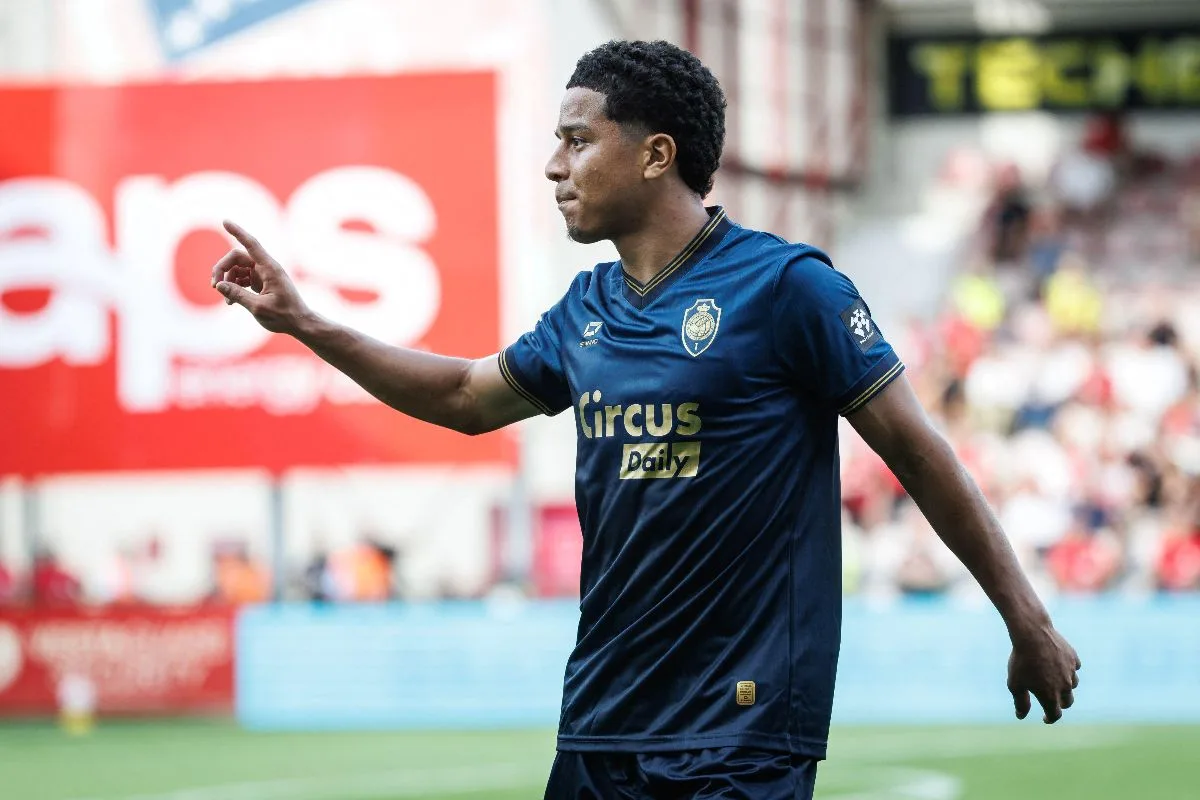 Flamengo fica perto de fechar com Anthony Valencia, que já tem data para chegar ao Rio
