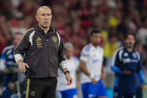 “Perdas de bola infantis”: Leonardo Jardim não poupa Flamengo após sofrer virada no Mineirão