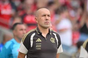 Goleada, elogios e bronca: Jardim deixa sua marca após Flamengo atropelar o Botafogo