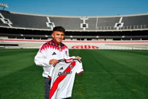 Coudet, família e paixão da mãe: Almada explica escolha pelo River Plate e recusa ao Flamengo