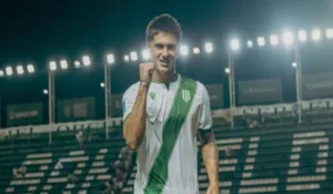 Flamengo mira atacante de 19 anos do Banfield para reforçar o setor ofensivo