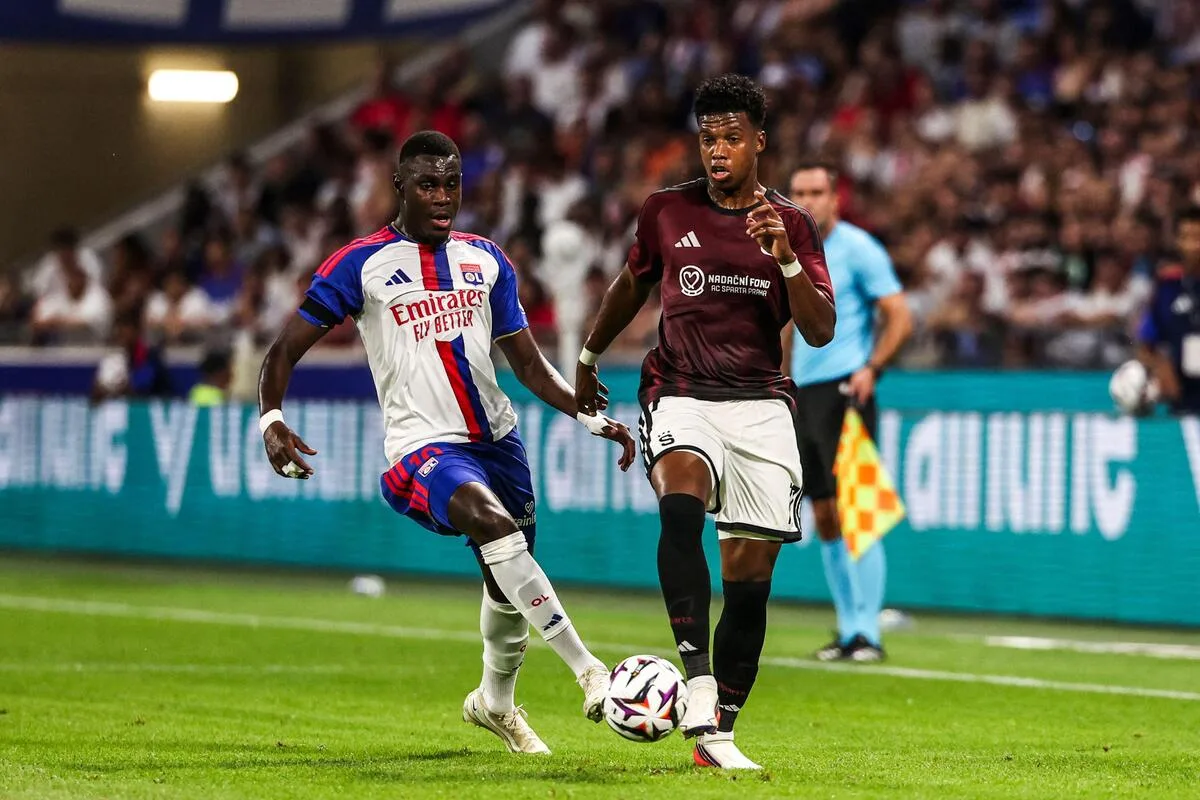 Vasco insiste por John Mercado, mas Sparta Praga pede R$ 60 milhões pelo atacante