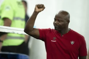 Marcão ganha respaldo da diretoria e é efetivado como técnico do Fluminense