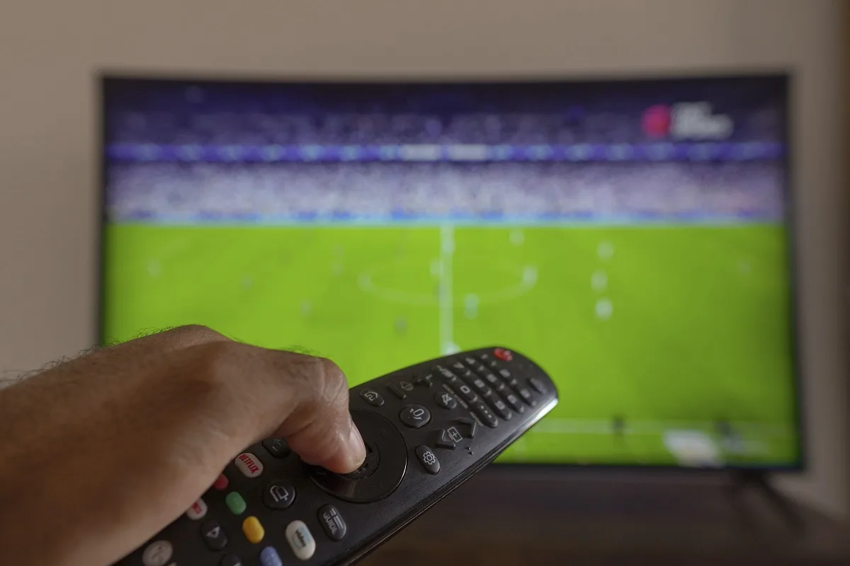 Futebol na TV hoje: confira a lista de atrações da segunda-feira (14)