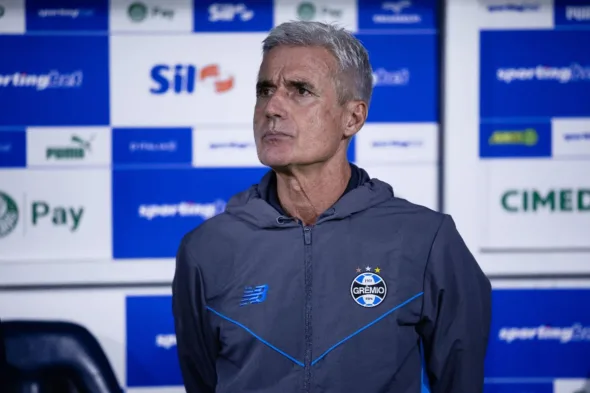 Derrota para o Vasco aumenta pressão, e torcida do Grêmio pede Renato Gaúcho