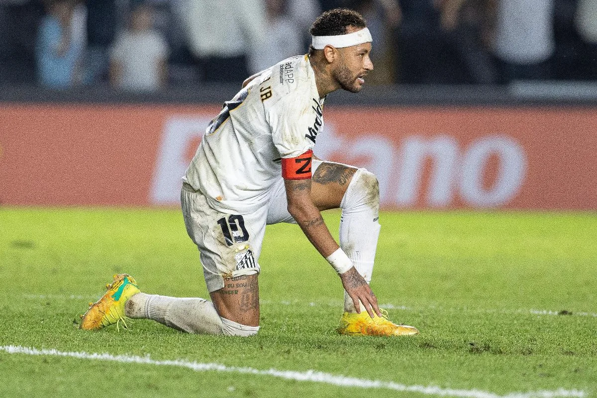 Com lesão confirmada, Neymar desfalca Santos contra o Internacional e está fora da Sul-Americana