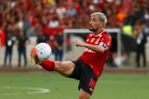 Futebol na TV hoje: saiba onde assistir às partidas desta quinta-feira (10)