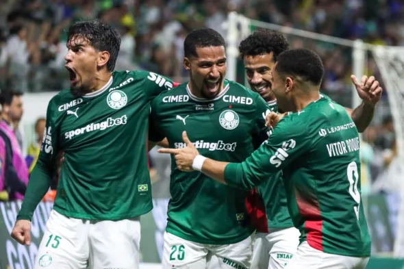 Palmeiras mantém freguesia, vence São Paulo e reassume ponta do Brasileirão